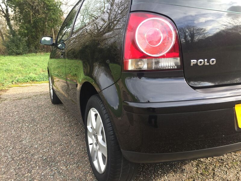 VOLKSWAGEN POLO