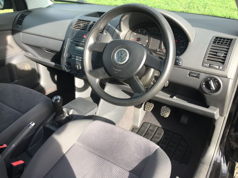 VOLKSWAGEN POLO