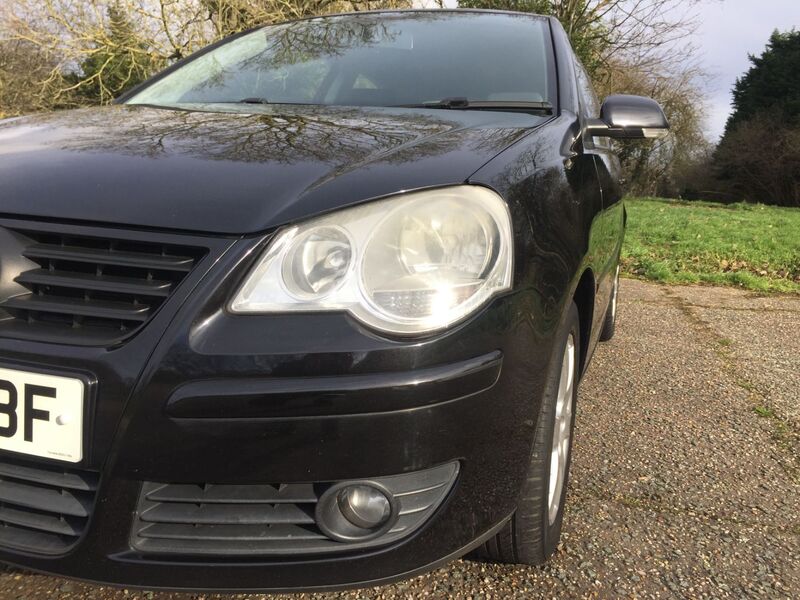 VOLKSWAGEN POLO