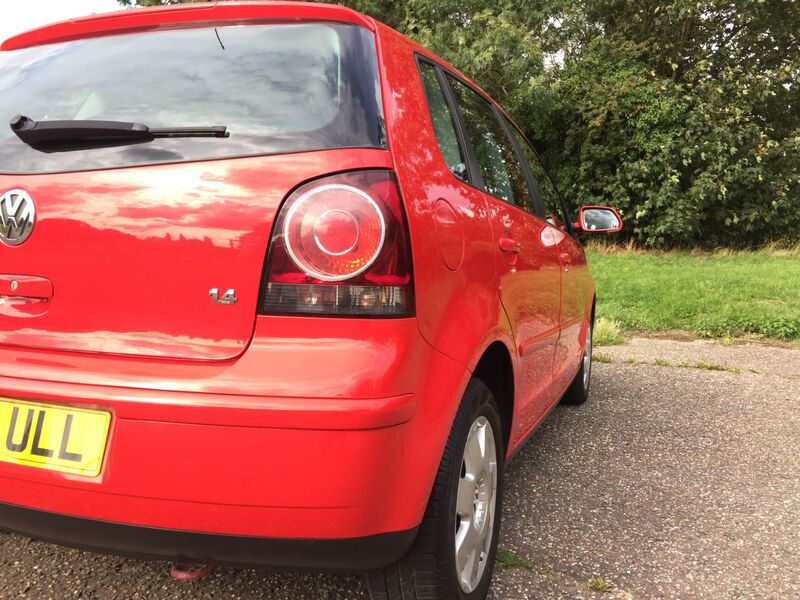 VOLKSWAGEN POLO
