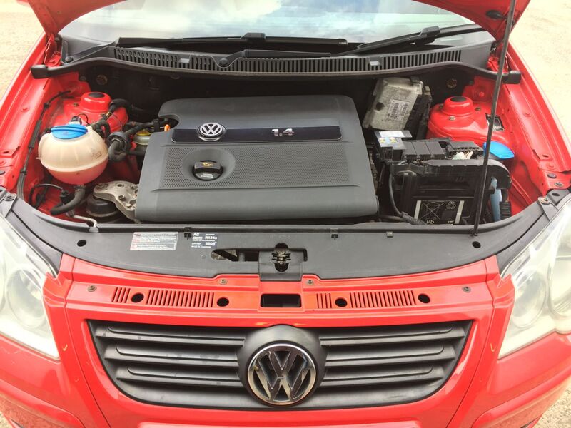 VOLKSWAGEN POLO