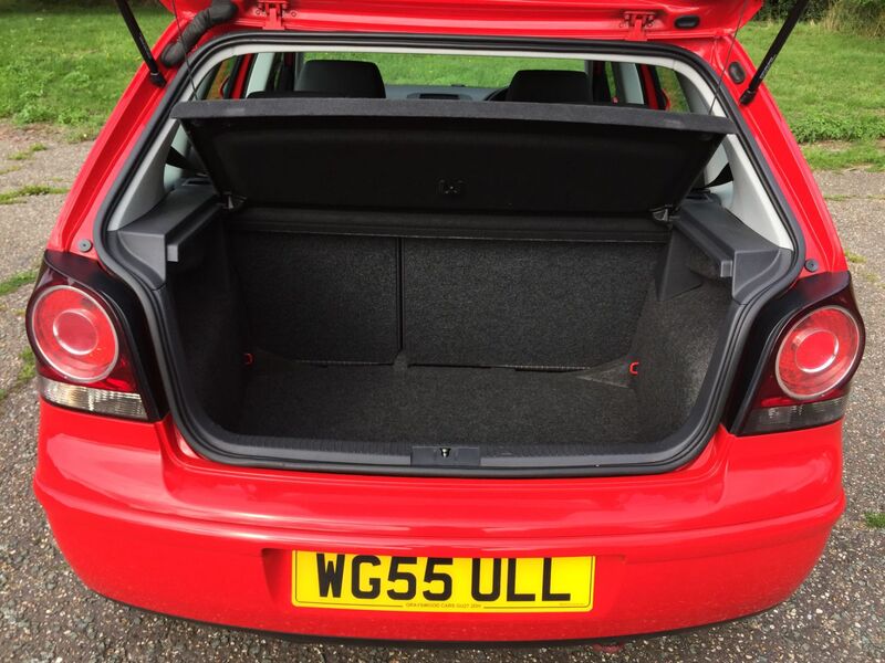 VOLKSWAGEN POLO