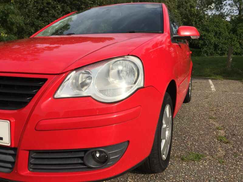 VOLKSWAGEN POLO