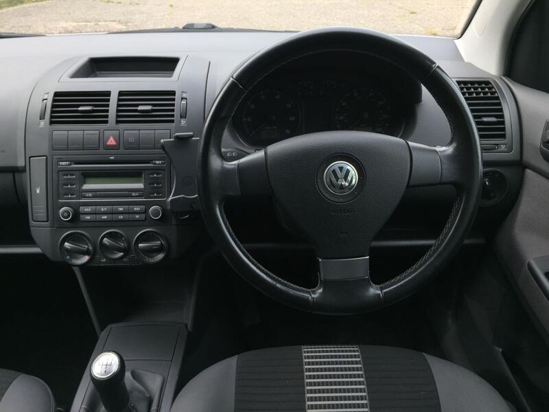 VOLKSWAGEN POLO