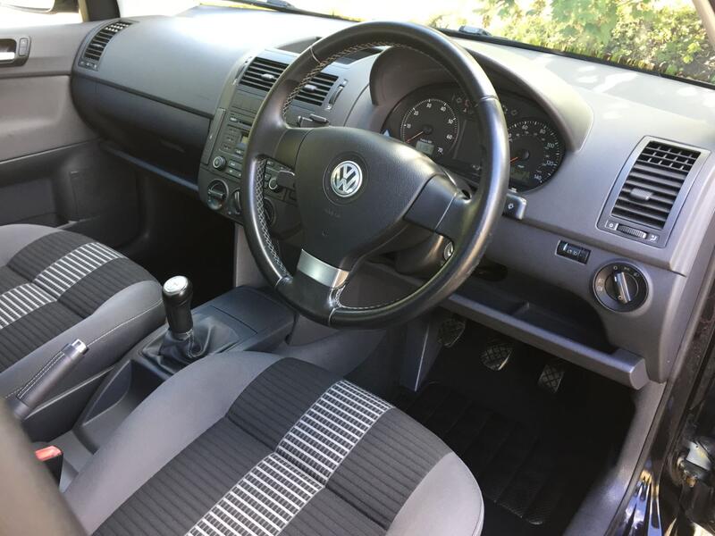 VOLKSWAGEN POLO